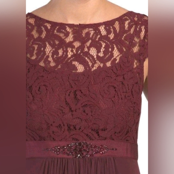 Elegant Deep Wine Lace Evening Gown - Picture 6 of 7